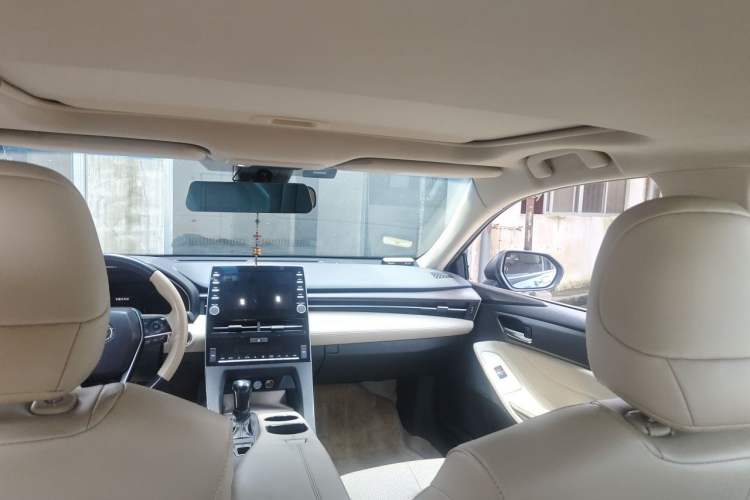 Used Toyota Avalon 2019 2.0L XLE Premium Edition China VI Headliner
