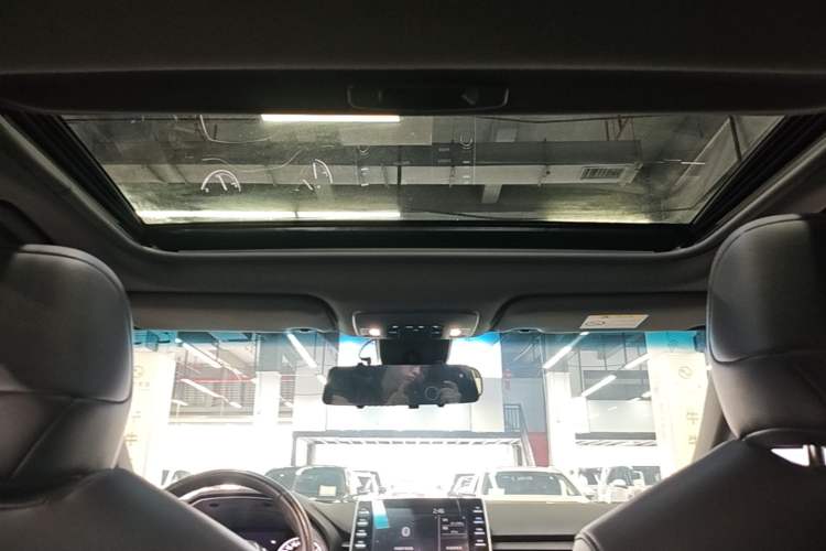 Used Toyota Avalon 2019 2.0L XLE Premium Edition China VI Headliner
