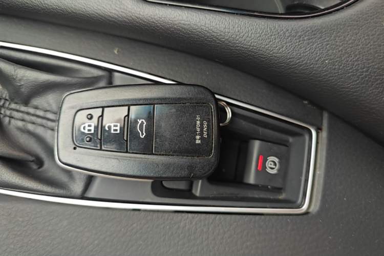 Used Toyota Avalon 2019 2.0L Luxury Edition China VI Standard Interior 1