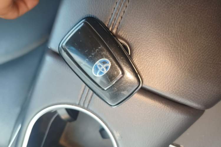 Used Toyota Avalon 2019 Dual-Engine 2.5L XLE Prestige Version China VI Standard Interior 1
