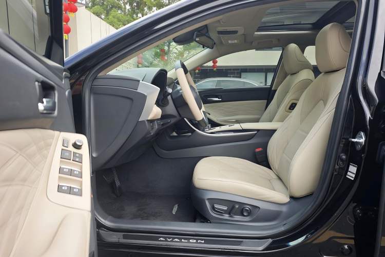 Used Toyota Avalon 2019 Dual-Engine 2.5L XLE Prestige Version China VI Standard Interior 1