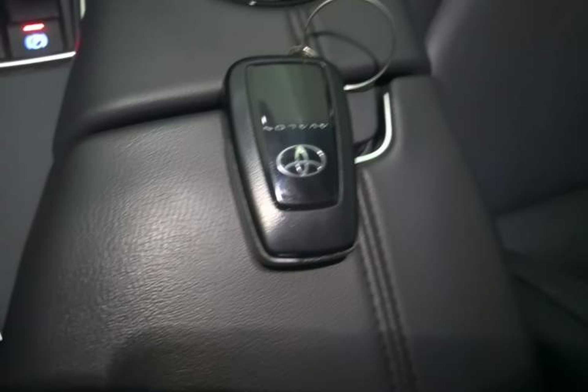 Used Toyota Avalon 2019 2.0L Luxury Edition China VI Standard Interior 1
