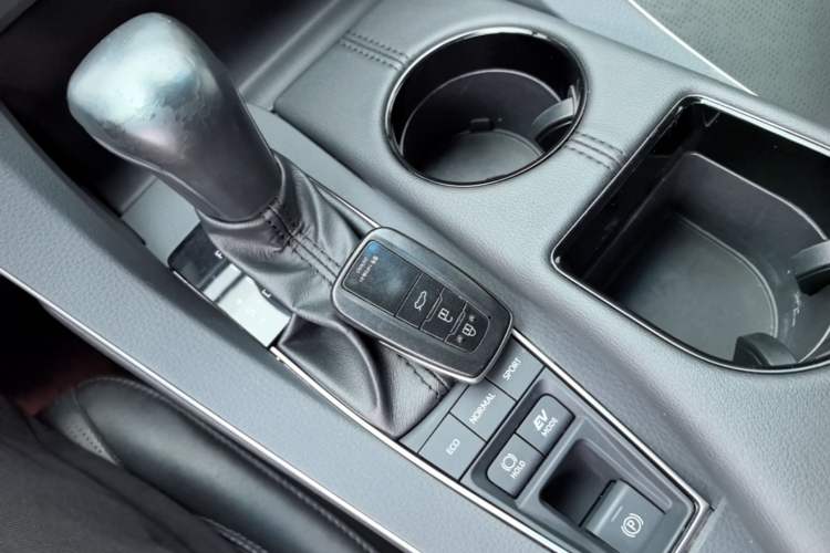 Used Toyota Avalon 2019 Dual-Engine 2.5L Luxury Edition China VI Standard Interior 1