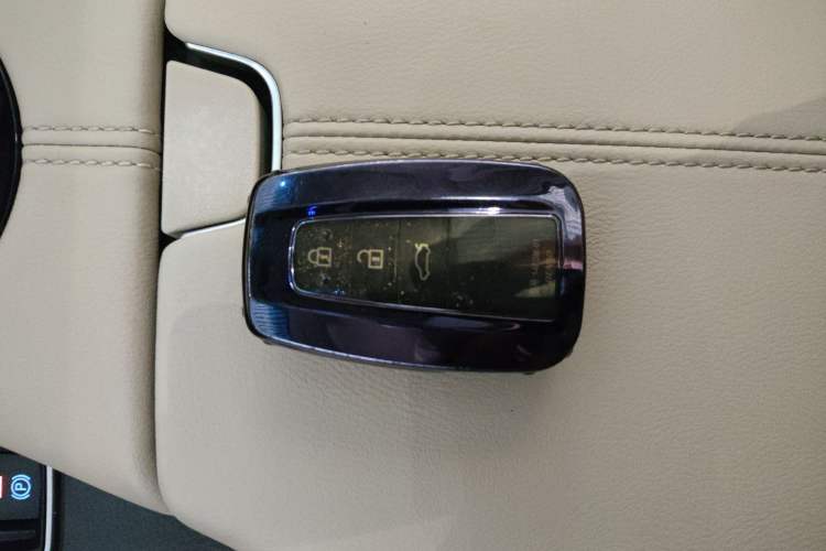 Used Toyota Avalon 2019 Dual-Engine 2.5L Luxury Edition China VI Standard Interior 1