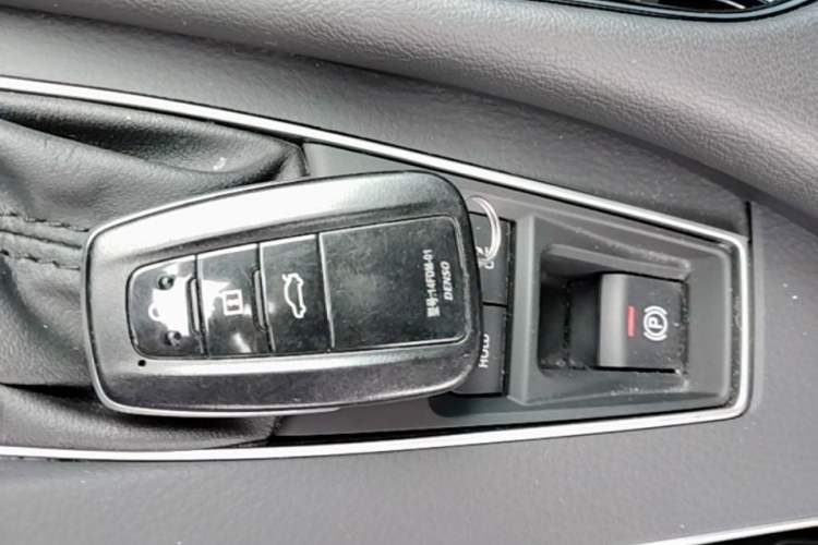 Used Toyota Avalon 2019 2.0L Ambition Edition China VI Interior 1