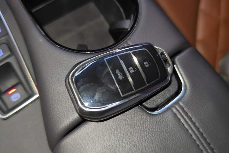 Used Toyota Avalon 2019 2.5L Ambition Version China VI Standard Interior 1