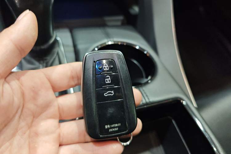 Used Toyota Avalon 2019 Dual-Engine 2.5L Luxury Edition China VI Standard Interior 1