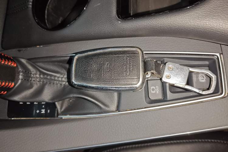 Used Toyota Avalon 2019 2.0L Luxury Edition China VI Standard Interior 1