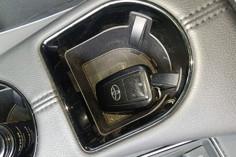 Used Toyota Avalon 2019 2.0L Luxury Edition China VI Standard Interior 1