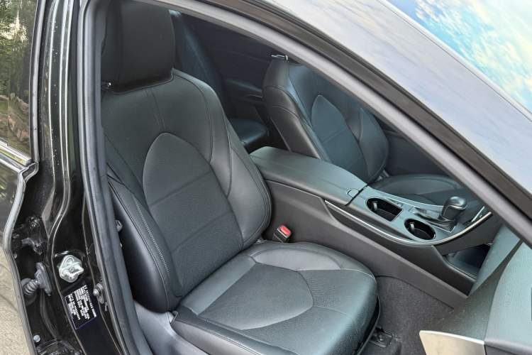 Used Toyota Avalon 2019 2.0L Luxury Edition China VI Standard Interior 10