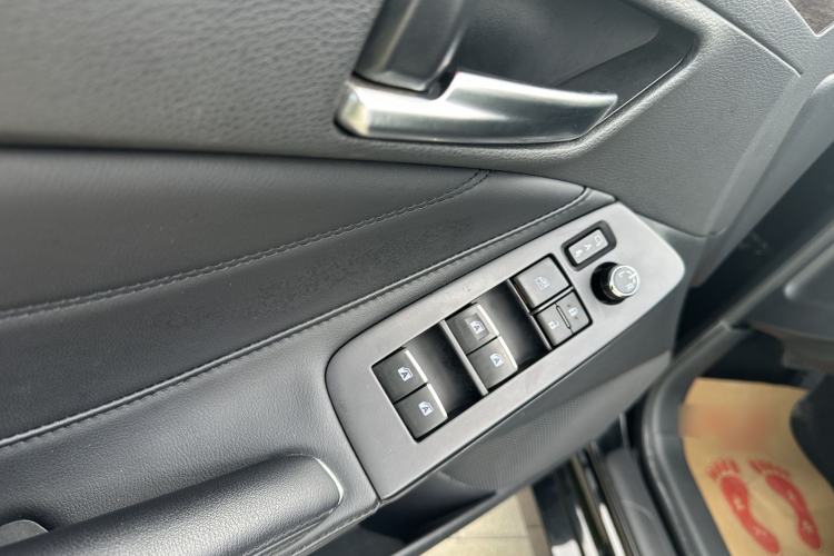 Used Toyota Avalon 2019 2.0L Ambition Edition China VI Interior 13