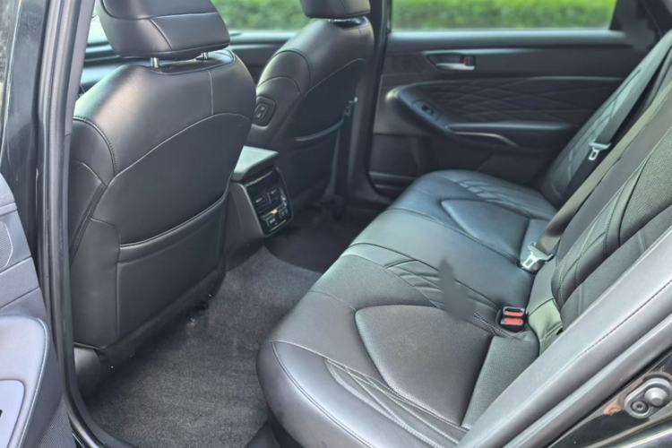 Used Toyota Avalon 2019 Dual-Engine 2.5L XLE Prestige Version China VI Standard Interior 2