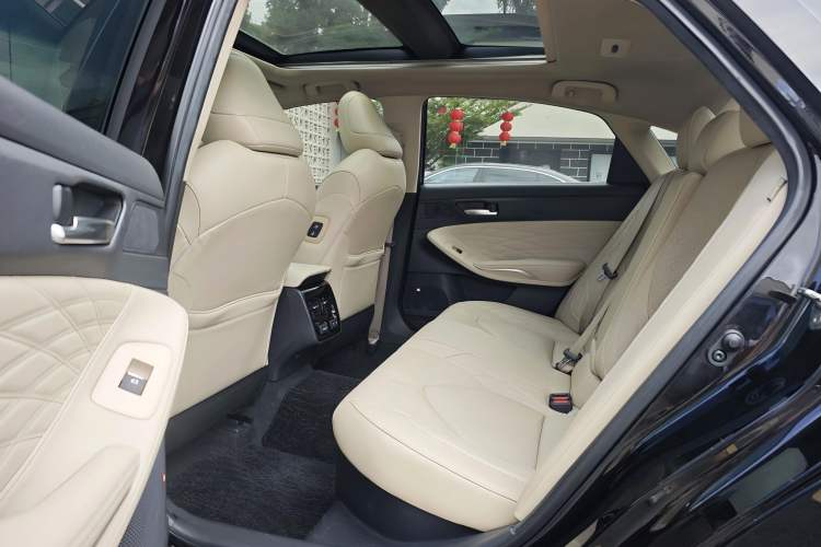 Used Toyota Avalon 2019 Dual-Engine 2.5L XLE Prestige Version China VI Standard Interior 2