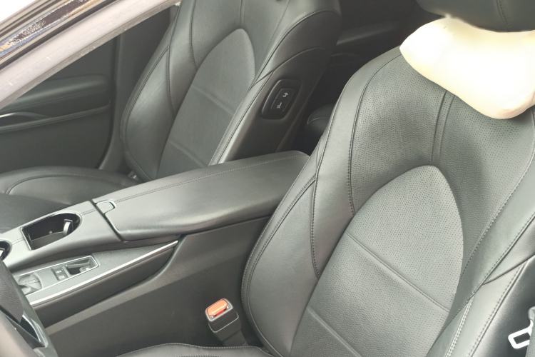 Used Toyota Avalon 2019 2.0L XLE Premium Edition China VI Interior 2