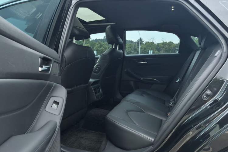 Used Toyota Avalon 2019 2.0L Luxury Edition China VI Standard Interior 2