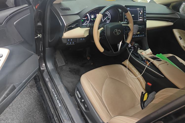Used Toyota Avalon 2019 Dual-Engine 2.5L XLE Prestige Version China VI Standard Interior 3