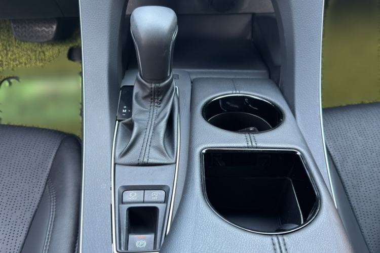 Used Toyota Avalon 2019 2.0L Luxury Edition China VI Standard Interior 3