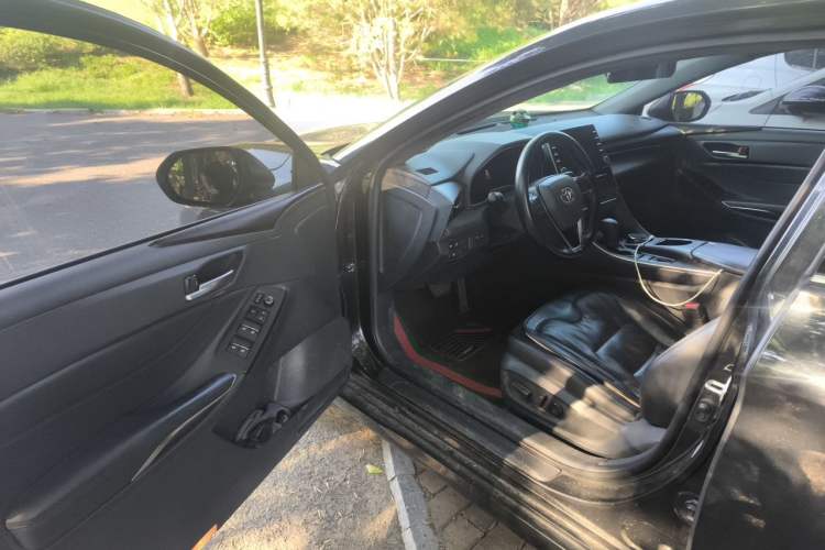Used Toyota Avalon 2019 2.0L Luxury Edition China VI Standard Interior 3