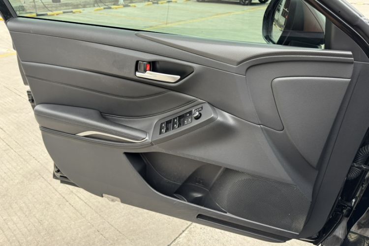 Used Toyota Avalon 2019 Dual-Engine 2.5L Luxury Edition China VI Standard Interior 3