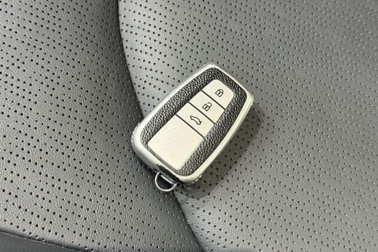 Used Toyota Avalon 2019 2.0L Luxury Edition China VI Standard Interior 4