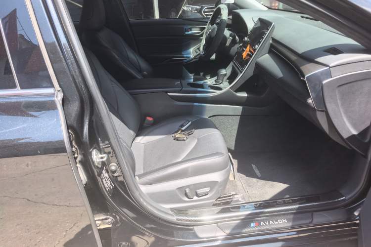 Used Toyota Avalon 2019 2.0L Luxury Edition China VI Standard Interior 4