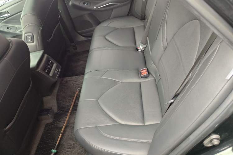 Used Toyota Avalon 2019 Dual-Engine 2.5L Luxury Edition China VI Standard Interior 4