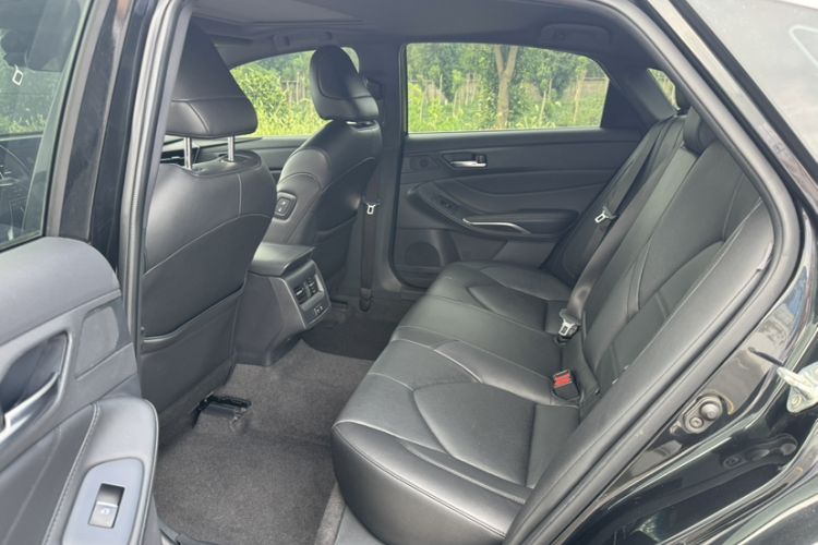Used Toyota Avalon 2019 2.0L Luxury Edition China VI Standard Interior 4