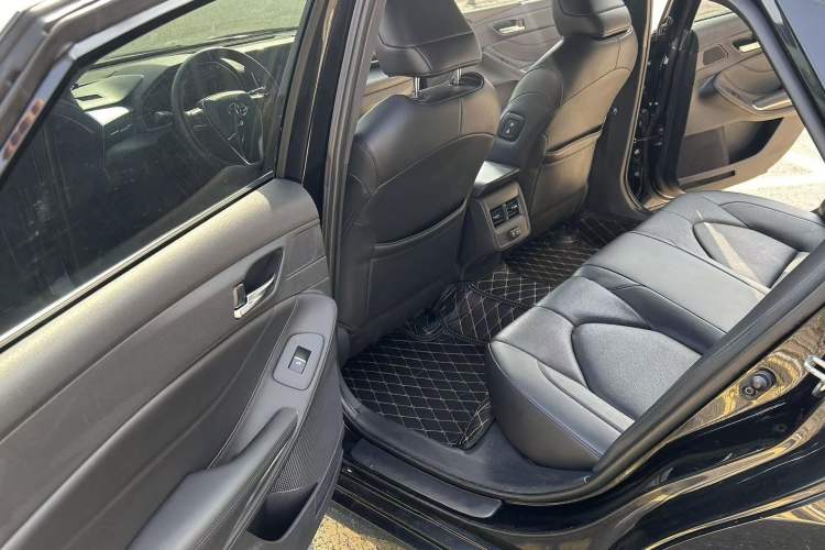 Used Toyota Avalon 2019 2.0L Luxury Edition China VI Standard Interior 4