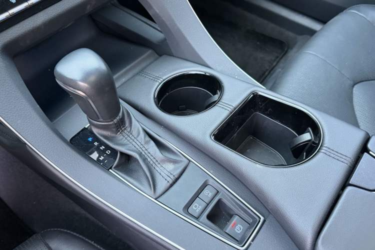 Used Toyota Avalon 2019 2.0L Luxury Edition China VI Standard Interior 4