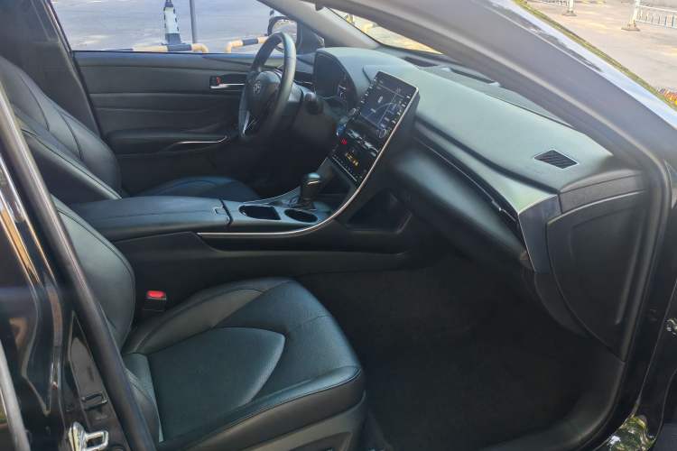 Used Toyota Avalon 2019 Dual-Engine 2.5L Luxury Edition China VI Standard Interior 4