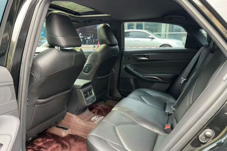 Used Toyota Avalon 2019 2.0L Luxury Edition China VI Standard Interior 4