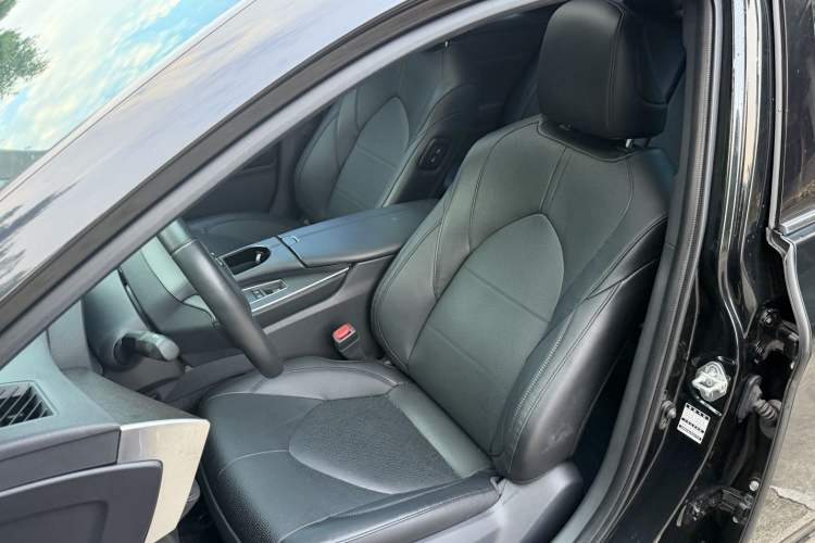 Used Toyota Avalon 2019 2.0L Luxury Edition China VI Standard Interior 5