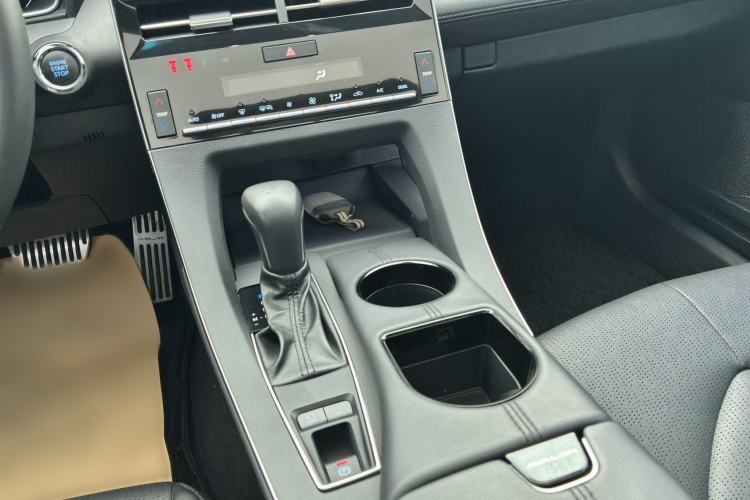 Used Toyota Avalon 2019 2.0L Luxury Edition China VI Standard Interior 6
