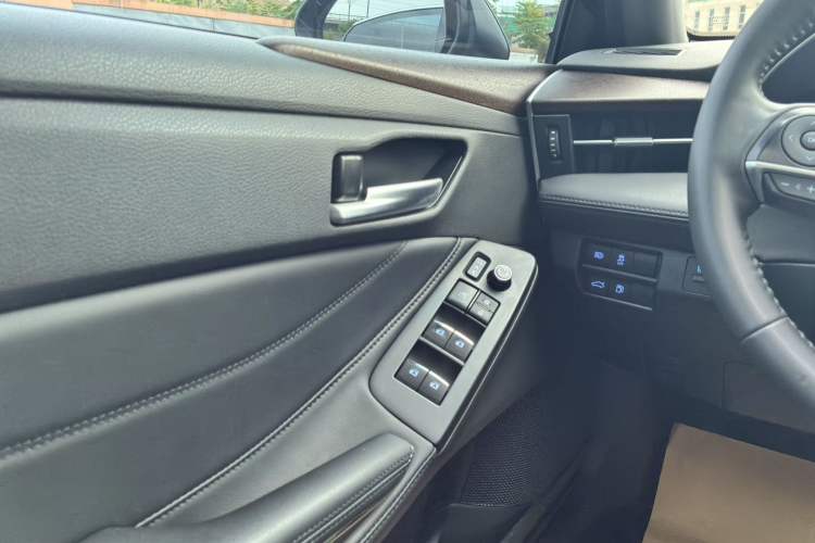 Used Toyota Avalon 2019 2.0L Luxury Edition China VI Standard Interior 7