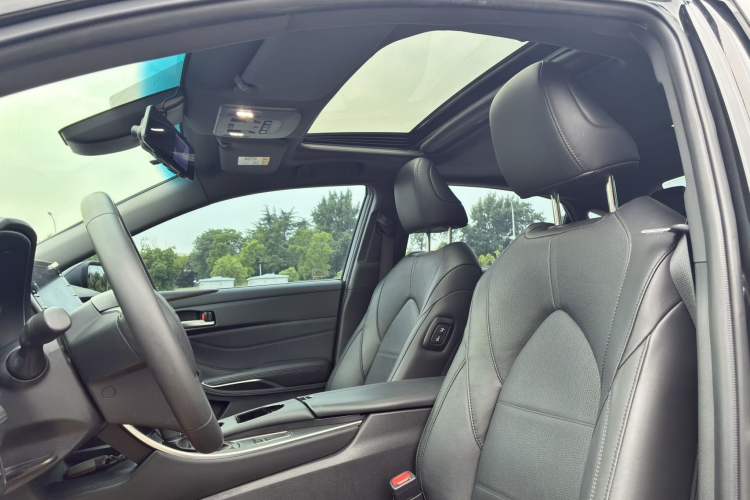 Used Toyota Avalon 2019 2.0L Luxury Edition China VI Standard Interior 8