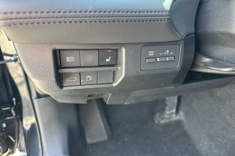 Used Toyota Avalon 2019 2.0L Ambition Edition China VI Interior 9