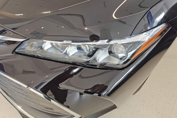Used Toyota Avalon 2019 Dual-Engine 2.5L XLE Prestige Version China VI Standard Left Front Headlight