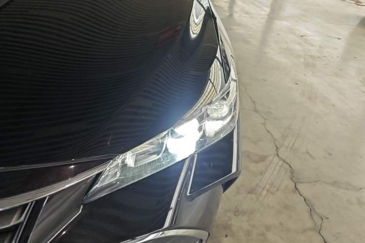 Used Toyota Avalon 2019 Dual-Engine 2.5L Luxury Edition China VI Standard Left Front Headlight