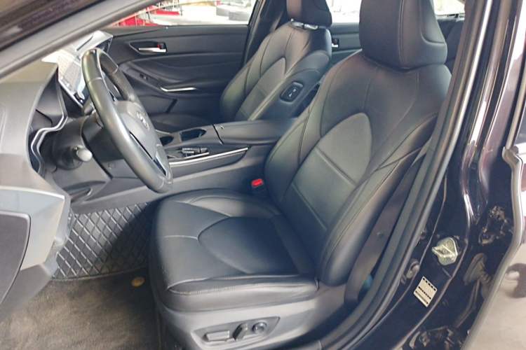 Used Toyota Avalon 2019 Dual-Engine 2.5L Luxury Edition China VI Standard Left Front Seat
