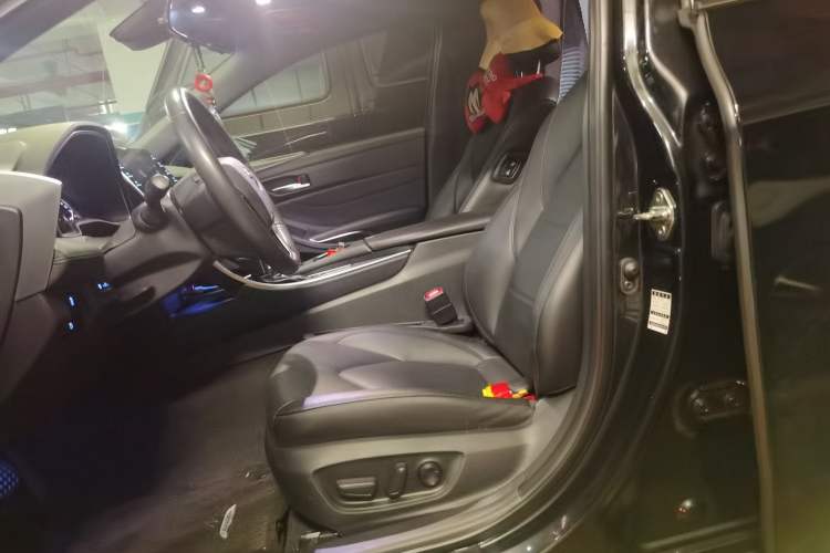 Used Toyota Avalon 2019 Dual-Engine 2.5L Luxury Edition China VI Standard Left Front Seat
