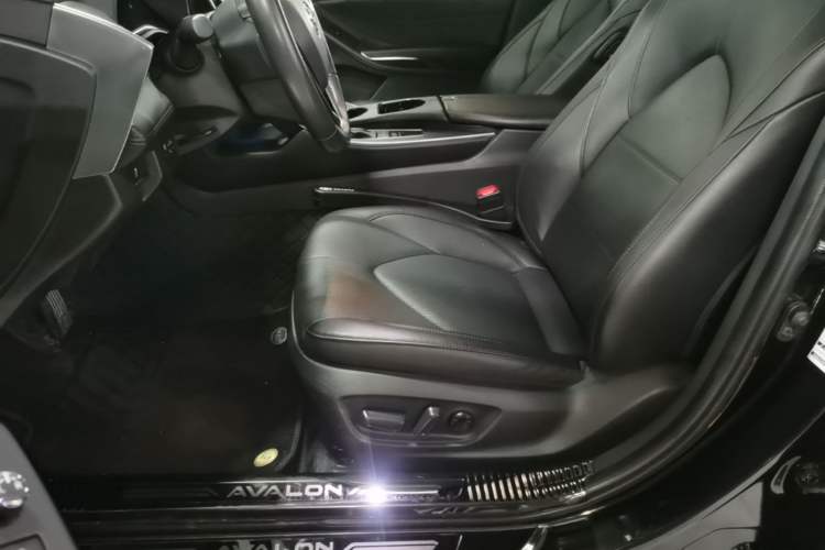 Used Toyota Avalon 2019 Dual-Engine 2.5L Luxury Edition China VI Standard Left Front Seat