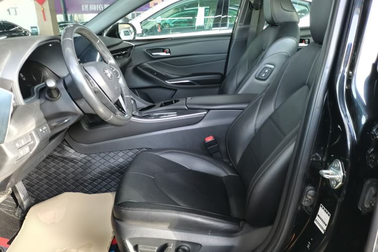 Used Toyota Avalon 2019 2.0L XLE Premium Edition China VI Left Front Seat