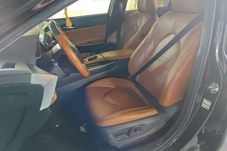 Used Toyota Avalon 2019 Dual-Engine 2.5L Limited Flagship Edition China VI Standard Left Front Seat