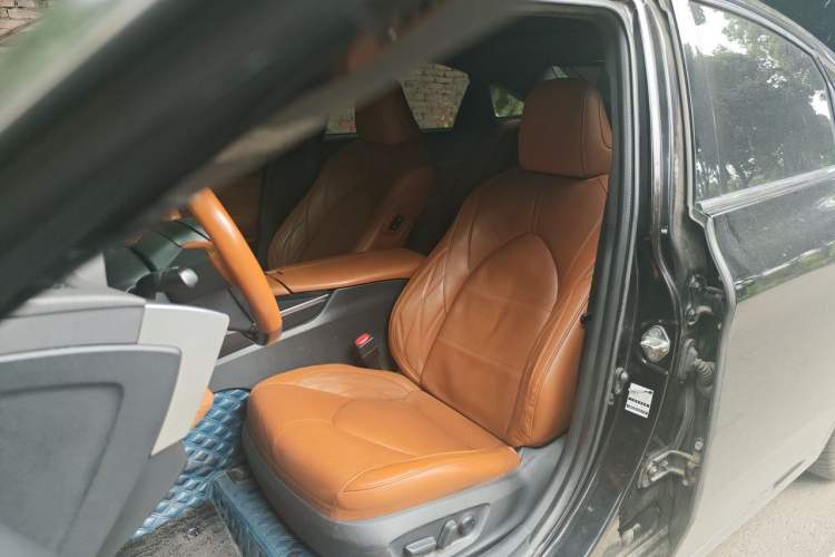 Used Toyota Avalon 2019 Dual-Engine 2.5L Limited Flagship Edition China VI Standard Left Front Seat