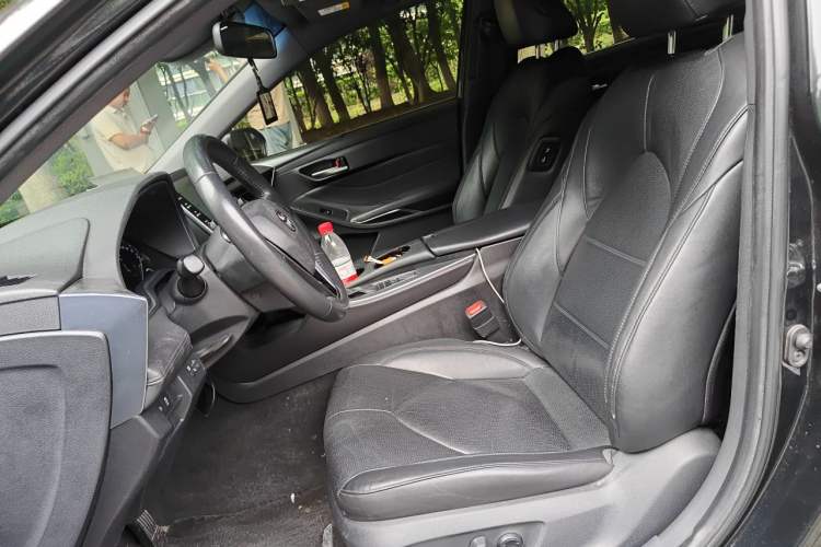 Used Toyota Avalon 2019 Dual-Engine 2.5L Luxury Edition China VI Standard Left Front Seat