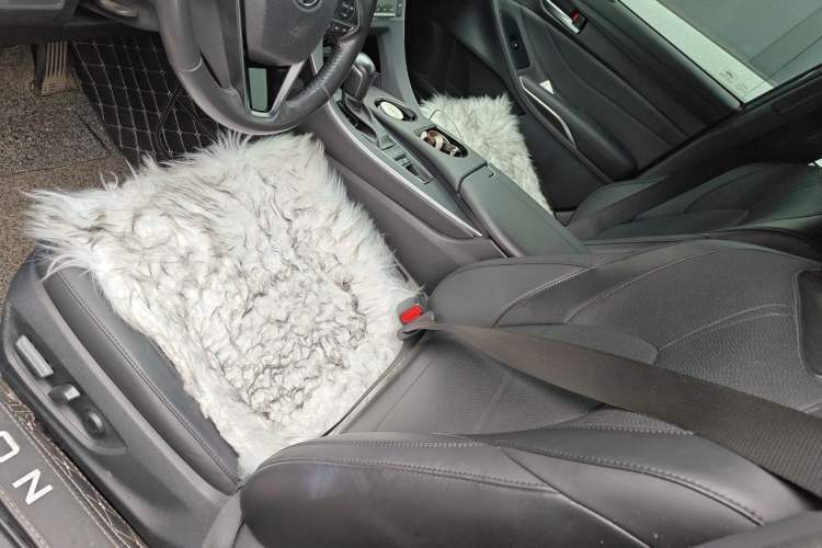 Used Toyota Avalon 2019 Dual-Engine 2.5L Luxury Edition China VI Standard Left Front Seat