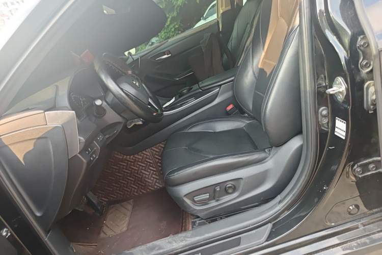 Used Toyota Avalon 2019 2.0L XLE Premium Edition China VI Left Front Seat