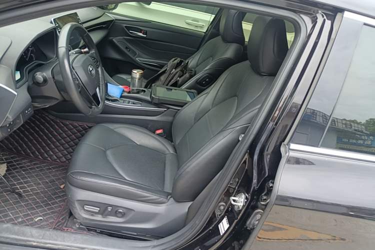 Used Toyota Avalon 2019 Dual-Engine 2.5L Luxury Edition China VI Standard Left Front Seat