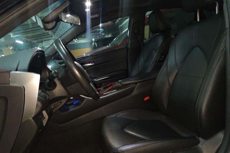 Used Toyota Avalon 2019 2.0L XLE Premium Edition China VI Left Front Seat