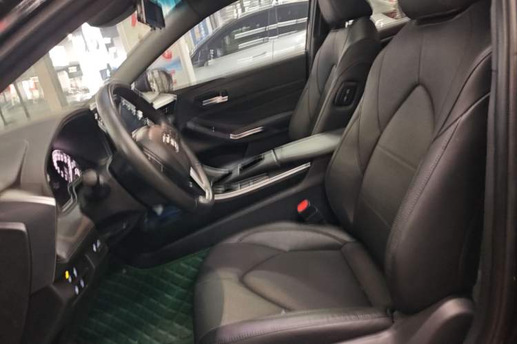 Used Toyota Avalon 2019 2.0L XLE Premium Edition China VI Left Front Seat